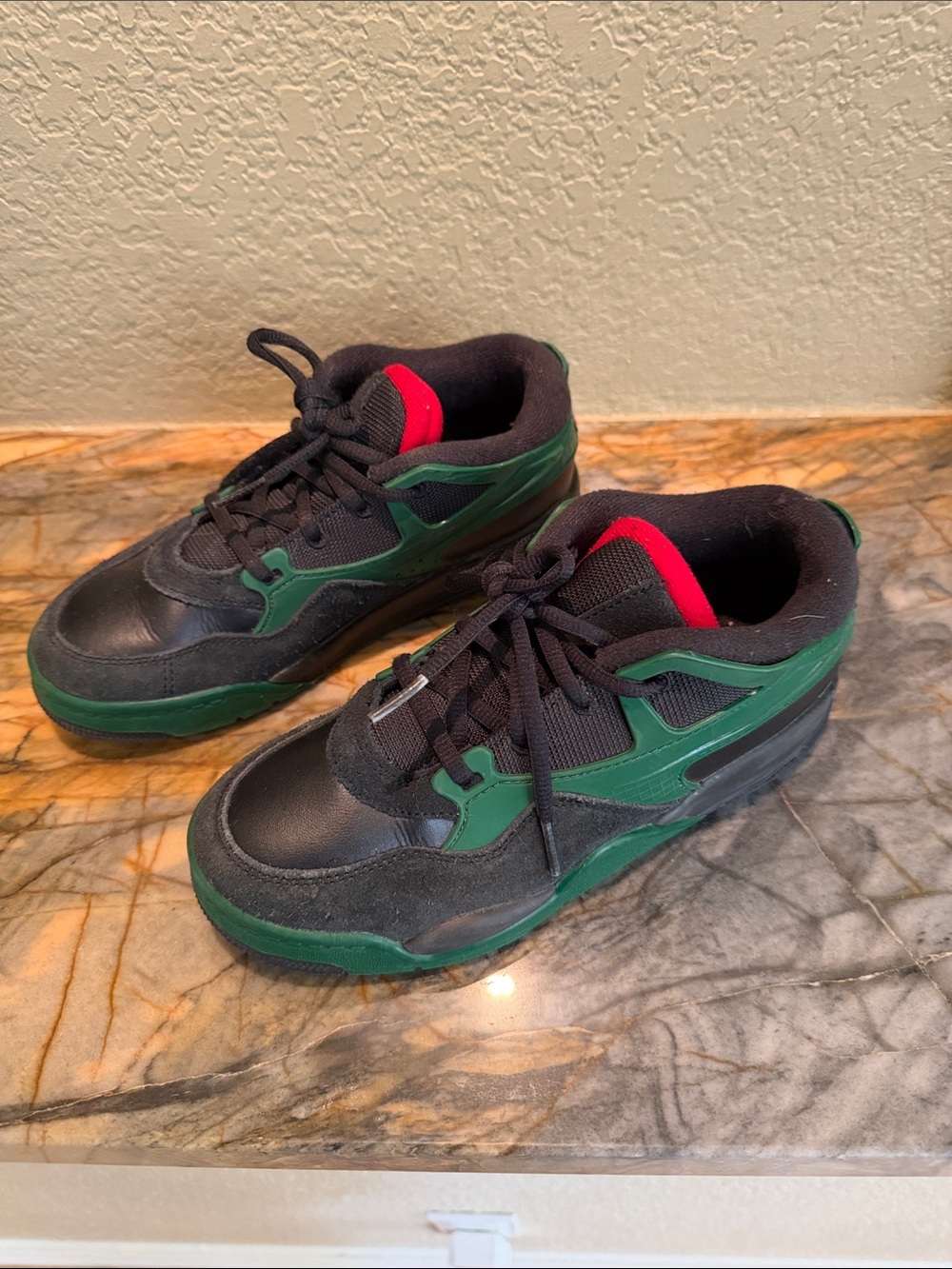 Nike Kids Black and Green Low-Top Sneakers